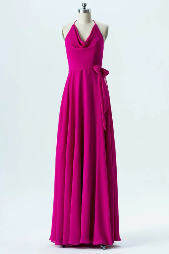 Vestido de dama de honor con cuello halter y capucha